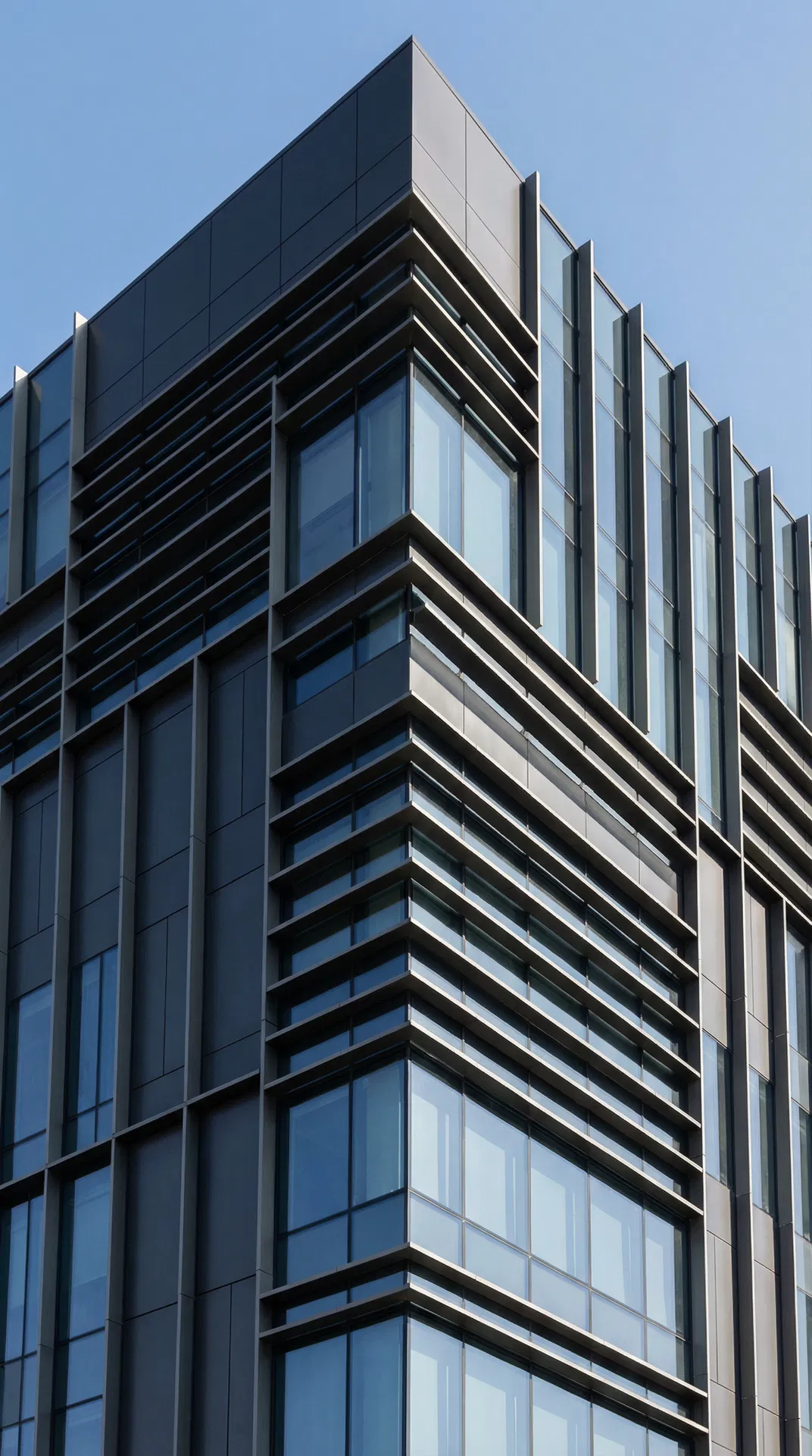 Aluminium glazed facade detail